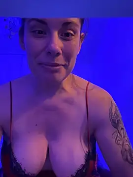 Lar0uch online show from February 19, 2025, 7:27 pm