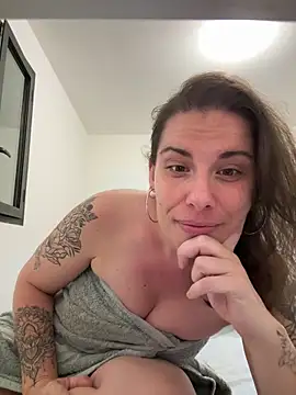 Lar0uch online show from March 5, 2025, 5:39 pm