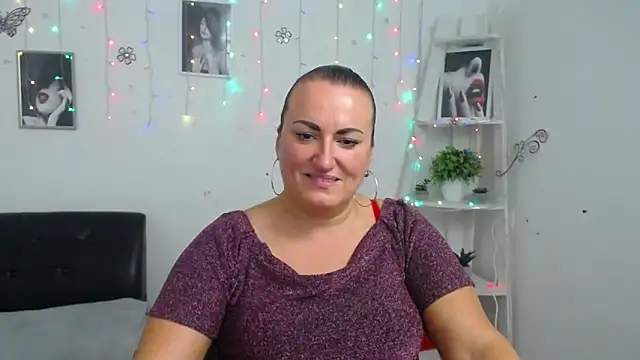 DianaMGG online show from October 9, 2025, 5:33 pm