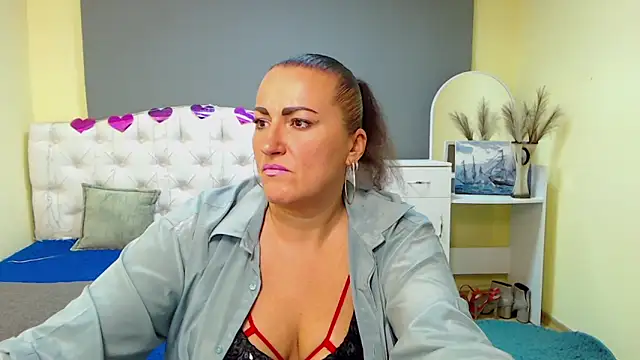 DianaMGG online show from October 11, 2025, 5:39 am