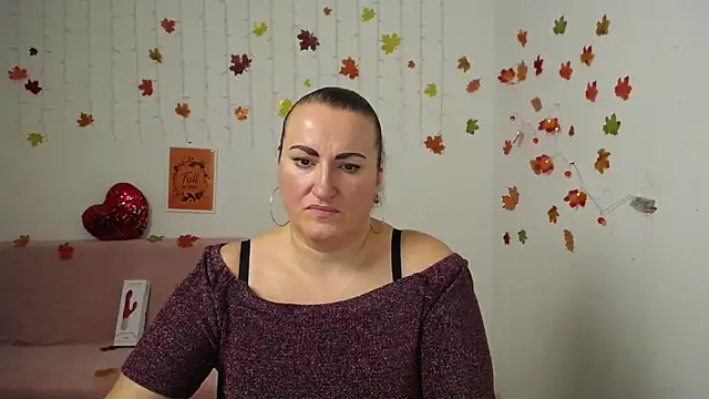 DianaMGG online show from November 17, 2025, 7:03 am