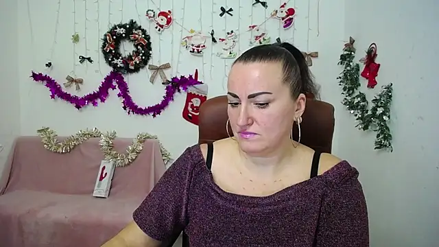 DianaMGG online show from December 21, 2025, 6:26 pm