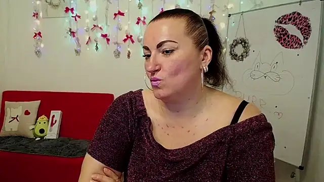 DianaMGG online show from April 2, 2026, 6:33 am