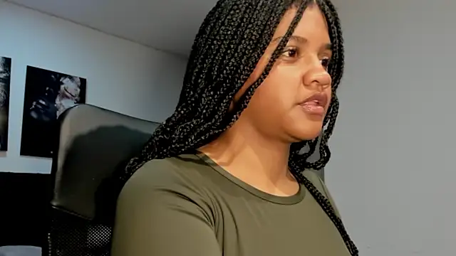 Snapshot of ZahraRose chatting on October 3, 2025, 8:17 pm ZahraRose online show from October 3, 2025, 8:17 pm