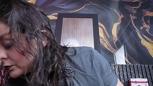 AmandaKovich online show from November 7, 2025, 7:14 pm