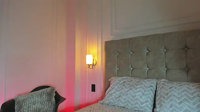 JasmineRoss 1 online show from September 12, 2025, 7:03 pm