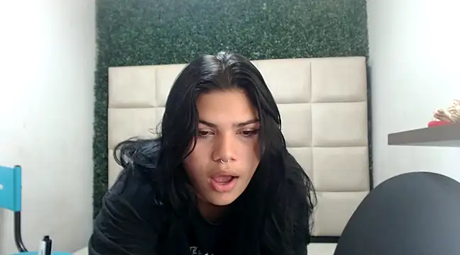 Snapshot of melany_rouse18 chatting on February 16, 2025, 10:21 pm melany rouse18 online show from February 16, 2025, 10:21 pm