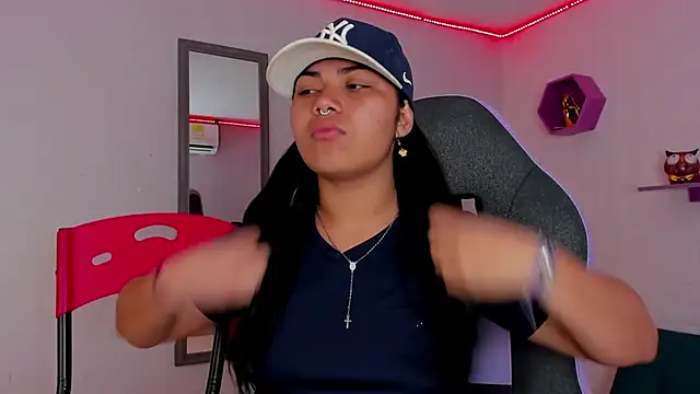 Snapshot of melany_rouse18 chatting on October 1, 2025, 1:33 am melany rouse18 online show from October 1, 2025, 1:33 am