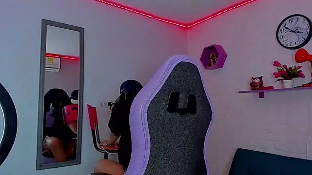 Snapshot of melany_rouse18 chatting on October 1, 2025, 4:13 pm melany rouse18 online show from October 1, 2025, 4:13 pm