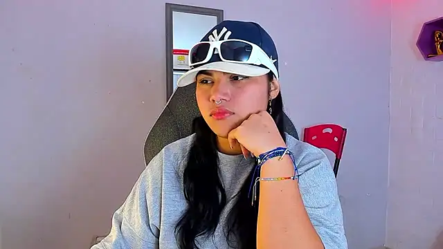 Snapshot of melany_rouse18 chatting on October 4, 2025, 1:47 am melany rouse18 online show from October 4, 2025, 1:47 am