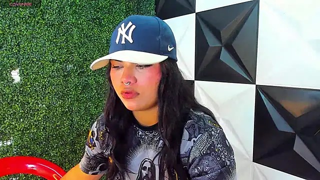 Snapshot of melany_rouse18 chatting on October 23, 2025, 12:43 am melany rouse18 online show from October 23, 2025, 12:43 am