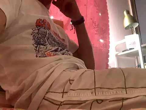 Snapshot of iswimnaked007 chatting on February 19, 2025, 1:08 am iswimnaked007 online show from February 19, 2025, 1:08 am