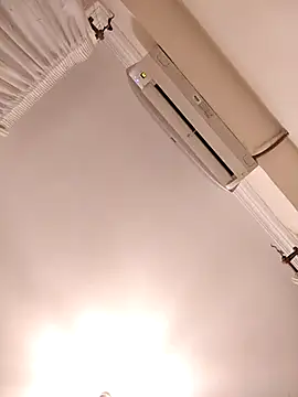 Loly2025 online show from September 20, 2025, 9:05 pm