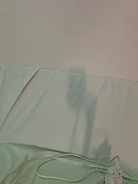 Loly2025 online show from November 12, 2025, 2:23 am