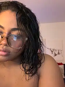 Snapshot of Dahiana_Giil chatting on September 24, 2025, 6:17 am Dahiana Giil online show from September 24, 2025, 6:17 am