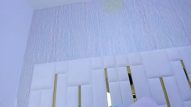 hillary uckerman  online show from December 2, 2025, 11:37 am