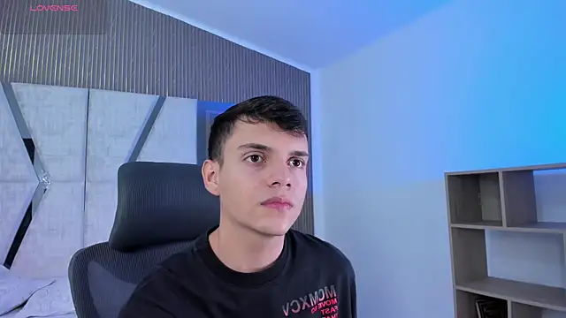 JacobRoberts1 online show from November 15, 2025, 8:16 pm