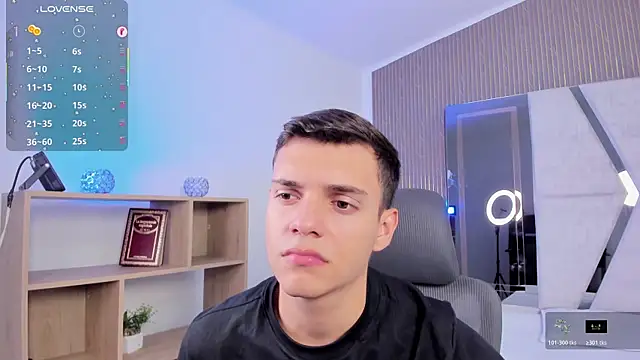 JacobRoberts1 online show from November 19, 2025, 8:31 pm