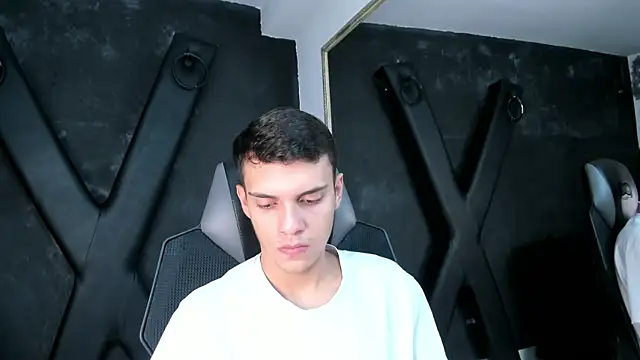 JacobRoberts1 online show from November 21, 2025, 9:35 pm