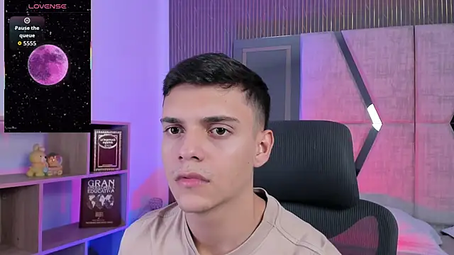 JacobRoberts1 online show from December 3, 2025, 9:02 pm