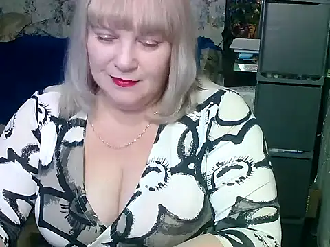 FlowerButterf online show from March 5, 2025, 7:49 pm