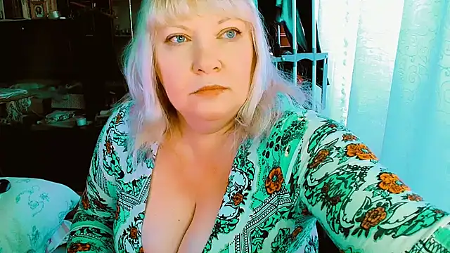 FlowerButterf online show from October 4, 2025, 4:10 am