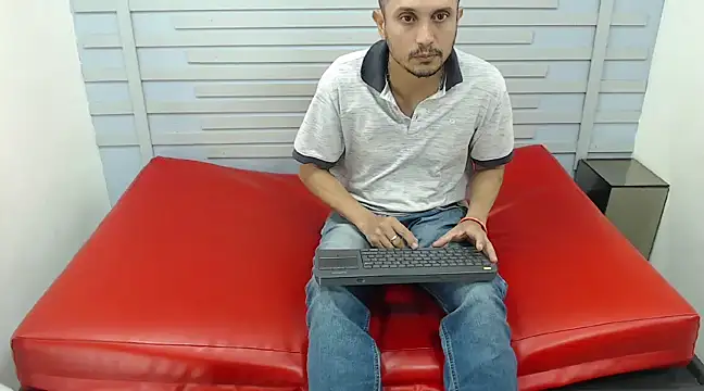 Snapshot of JhonTorres018 chatting on February 25, 2025, 10:18 pm JhonTorres018 online show from February 25, 2025, 10:18 pm