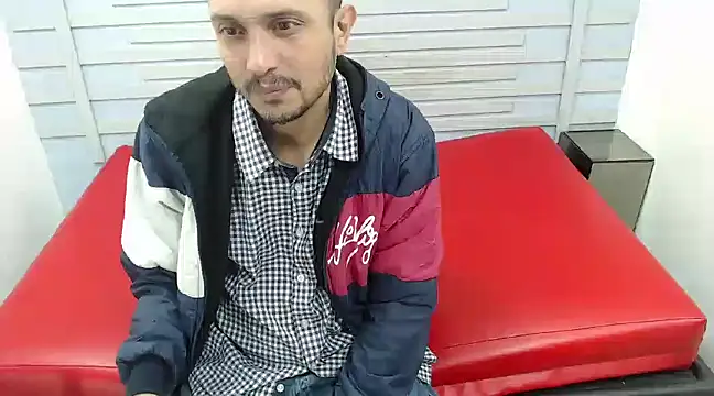 Snapshot of JhonTorres018 chatting on February 27, 2025, 7:15 pm JhonTorres018 online show from February 27, 2025, 7:15 pm