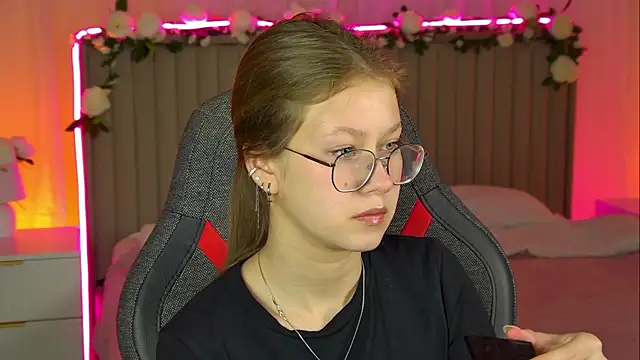 EveMundie online show from November 7, 2025, 9:53 am