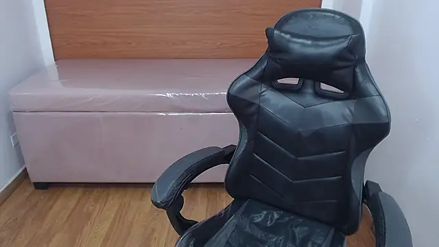 danatella a online show from January 15, 2026, 12:54 pm