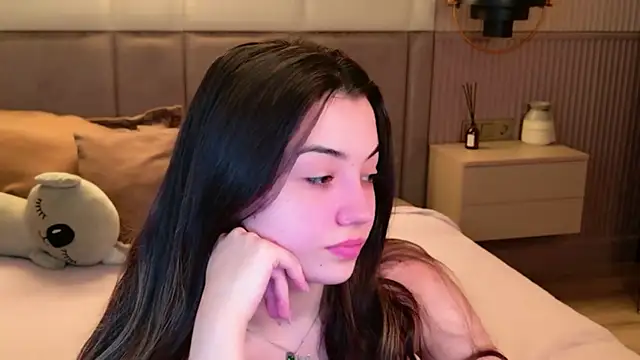 Alice Deleon online show from November 16, 2025, 10:54 am