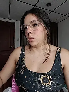 Snapshot of EmmaSulivan chatting on July 8, 2026, 1:15 pm EmmaSulivan online show from July 8, 2026, 1:15 pm
