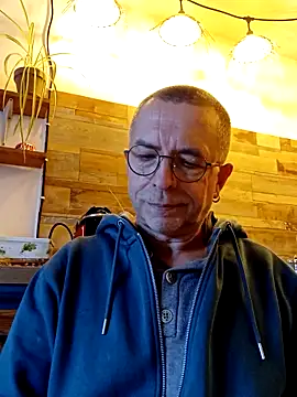 Snapshot of Xavspank2 chatting on November 13, 2025, 9:41 am Xavspank2 online show from November 13, 2025, 9:41 am