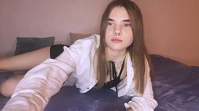 CarolinePepper online show from February 18, 2025, 7:19 pm