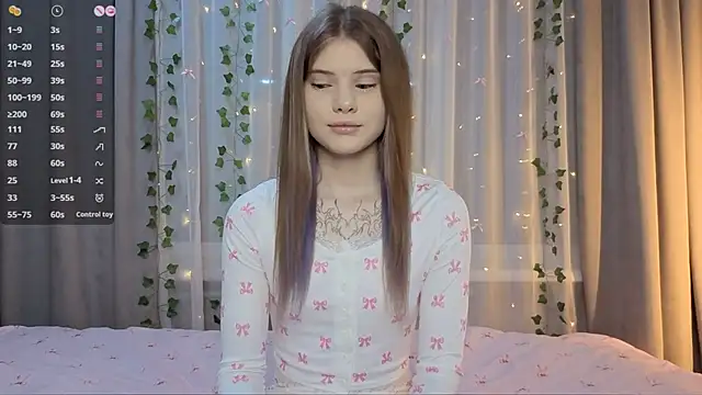 CarolinePepper online show from April 16, 2026, 1:56 pm