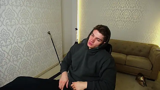 MaxKaiden online show from November 22, 2025, 5:39 am