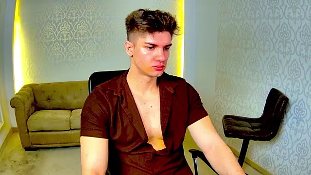 MaxKaiden online show from February 25, 2026, 5:39 am