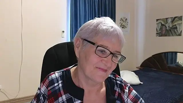 Sandra Snowflake online show from September 24, 2025, 4:27 am