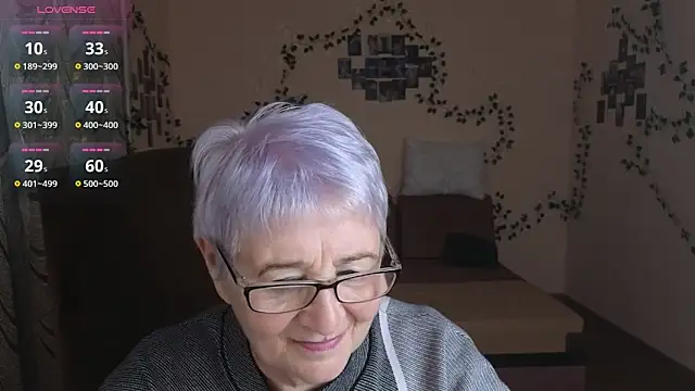 Snapshot of Sandra_Snowflake chatting on October 26, 2025, 2:12 pm Sandra Snowflake online show from October 26, 2025, 2:12 pm