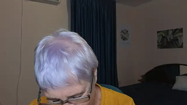 Snapshot of Sandra_Snowflake chatting on November 12, 2025, 11:10 am Sandra Snowflake online show from November 12, 2025, 11:10 am