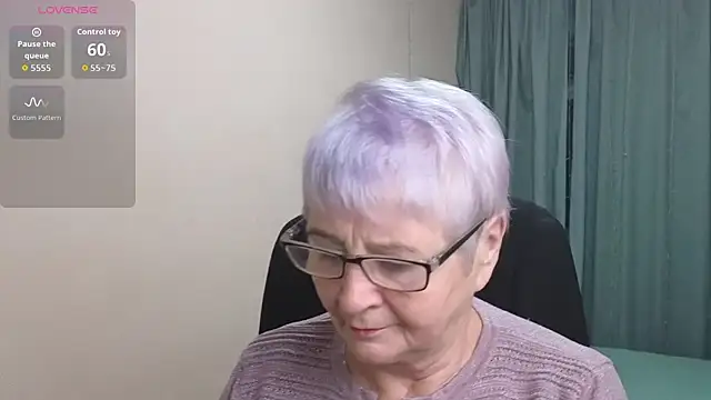 Snapshot of Sandra_Snowflake chatting on November 17, 2025, 3:45 am Sandra Snowflake online show from November 17, 2025, 3:45 am