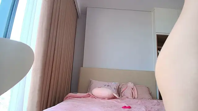 minamoons online show from April 11, 2026, 7:45 am