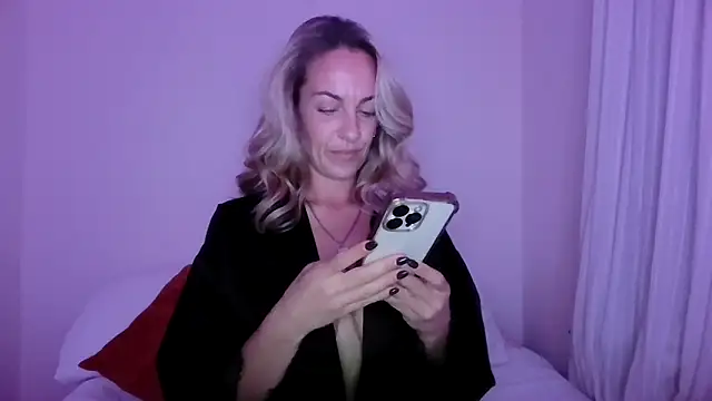 Snapshot of Edenfox- chatting on October 10, 2025, 9:14 pm Edenfox- online show from October 10, 2025, 9:14 pm