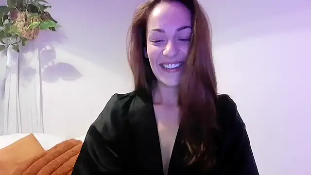 Snapshot of Edenfox- chatting on November 23, 2025, 8:19 pm Edenfox- online show from November 23, 2025, 8:19 pm