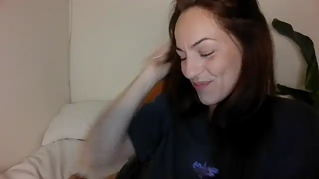 Snapshot of Edenfox- chatting on February 15, 2026, 8:49 pm Edenfox- online show from February 15, 2026, 8:49 pm