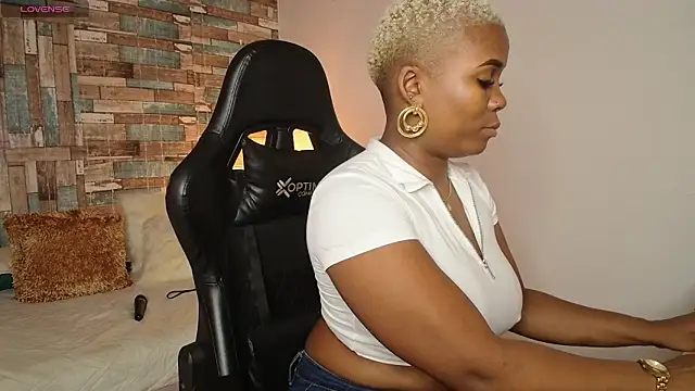 Snapshot of DashaSousaa chatting on April 16, 2026, 2:18 pm DashaSousaa online show from April 16, 2026, 2:18 pm