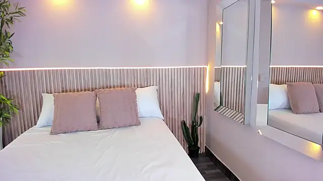 GeorginaReyes online show from December 17, 2025, 10:38 pm