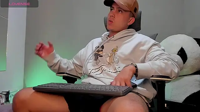 mattiwsmorris  online show from October 23, 2025, 3:39 am