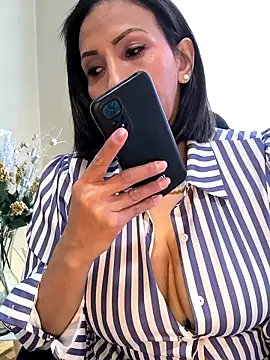 Mrsvictoriaaa online show from December 18, 2025, 6:47 pm