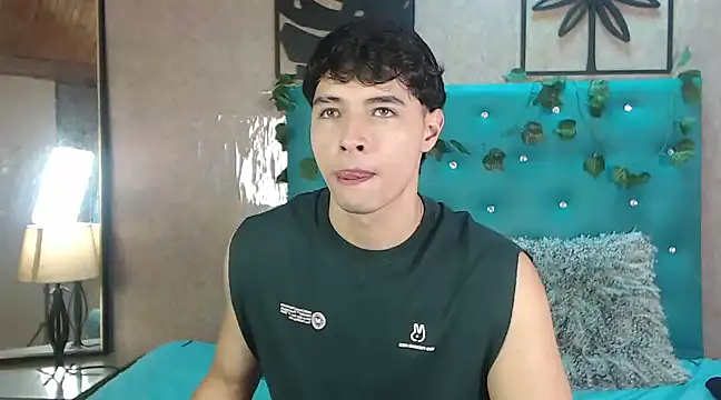 Snapshot of LiamAndrewzz chatting on February 18, 2025, 6:58 pm LiamAndrewzz online show from February 18, 2025, 6:58 pm